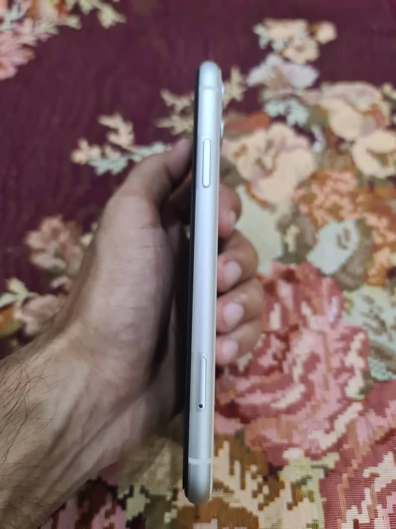 iphone 11 white 64 gb 6