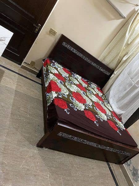 Ayan Girls hostel room available 4