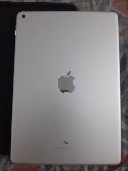 APPLE IPAD 7TH GENERATION 32 GB 2