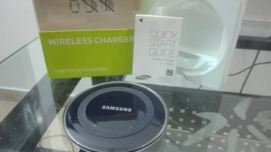 SAMUSNG WIRELESS CHARGER PAD 4