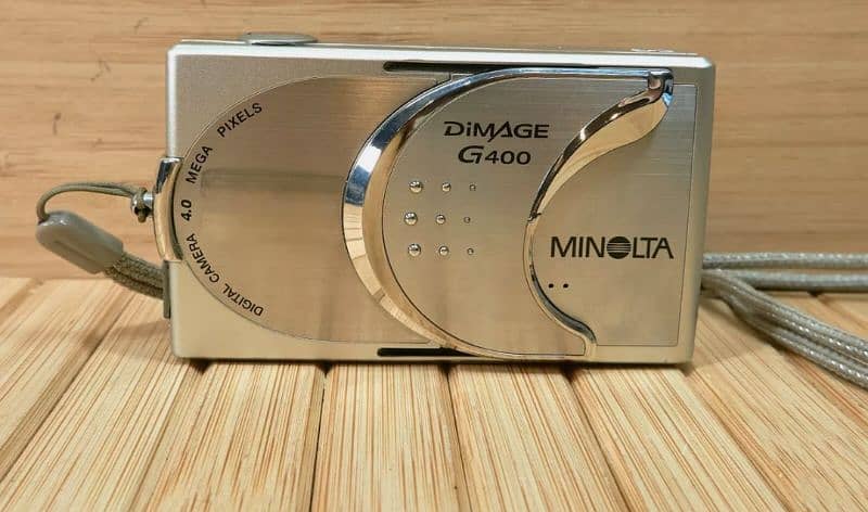 Minolta Dimage G400 4.0 MP Digital Camera with 3x Optical Zoom 1