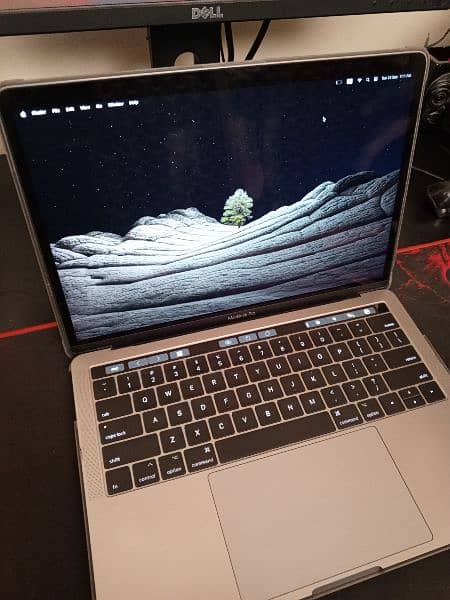 MacBook Pro 2017 (i5, 8GB, 256GB) – Excellent Condition! 3