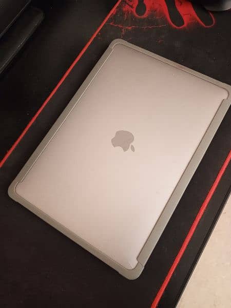 MacBook Pro 2017 (i5, 8GB, 256GB) – Excellent Condition! 5