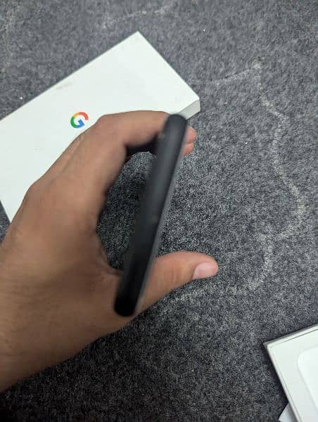 Google pixel 4 . only 4 month used 0% fault , approved 5