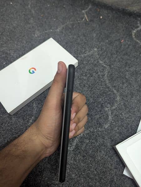 Google pixel 4 . only 4 month used 0% fault , approved 8