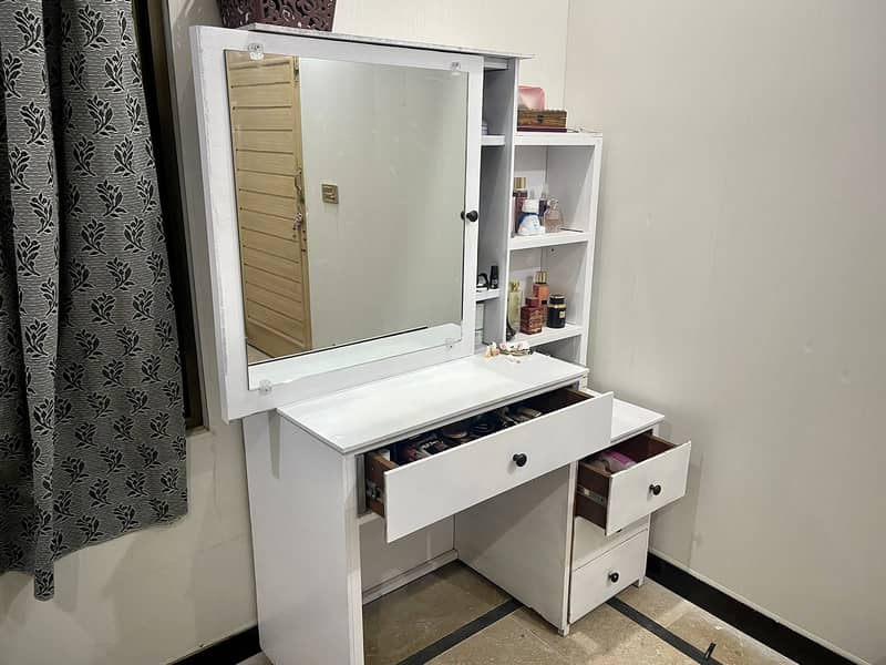 White vanity/Dressing table,Mirror storage, Spacious drawers, 2