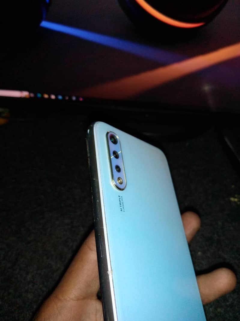 Vivo s1    128 GB 7