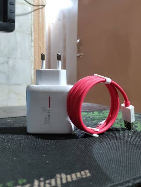 OnePlus Charger 65 1