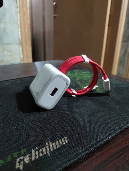 OnePlus Charger 65 4