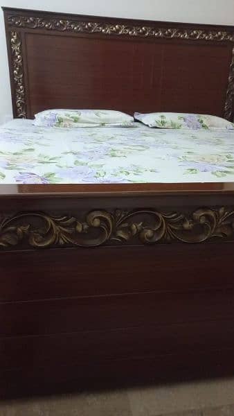 king size wooden bed available for sale in Bani gala Islamabad. 2