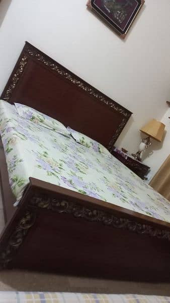 king size wooden bed available for sale in Bani gala Islamabad. 5