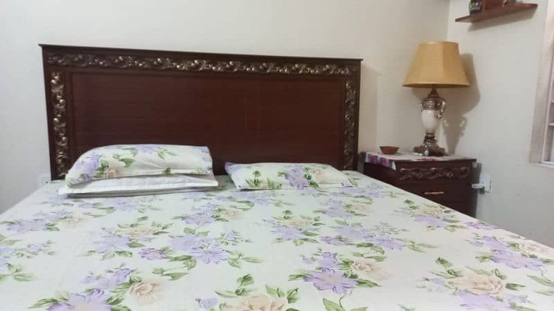 king size wooden bed available for sale in Bani gala Islamabad. 8