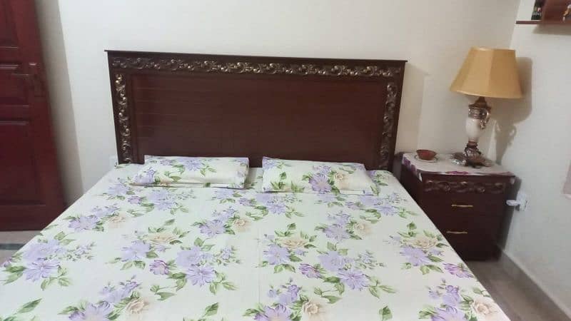 king size wooden bed available for sale in Bani gala Islamabad. 10