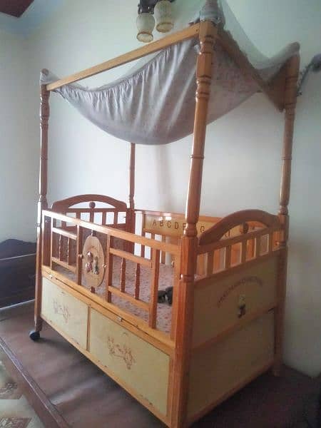 baby cot in 10/9 condition 1