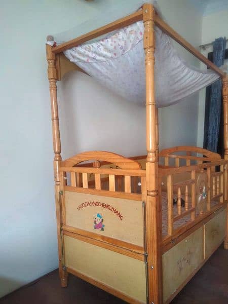 baby cot in 10/9 condition 2