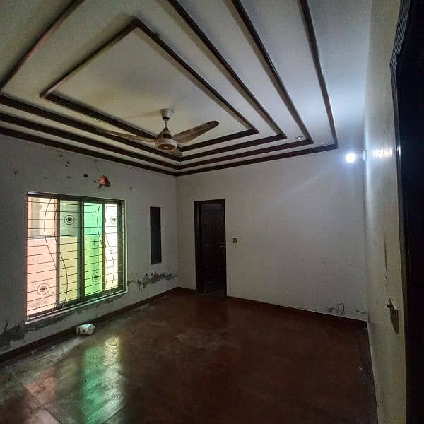 8 marla House For Rent in Bahria Town Lahore 4