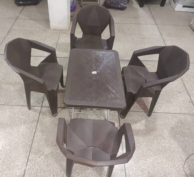 Plastic chairs 0