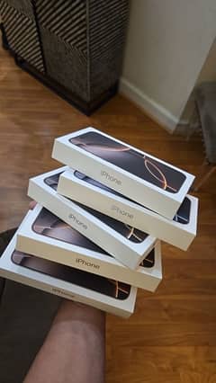 I phone 16 pro 256 gp LLa USA new box pack 0