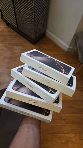 I phone 16 pro 256 gp LLa USA new box pack 0