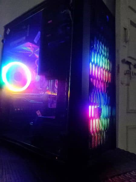 RX. 580.8 GB . SAPRIRE  GAMING AND EDITING SYSTEM 6