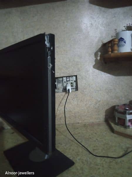 led 19 inch with original stand 2