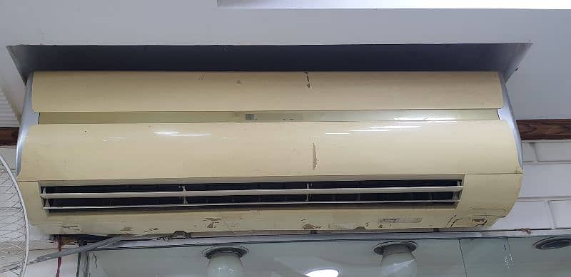 1.5ton Singer split AC with greec inverter. 1