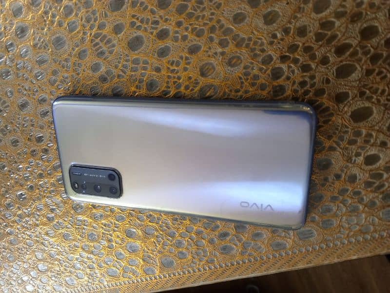 vivo v 19 . . . . 8/128 with box + original charger 4