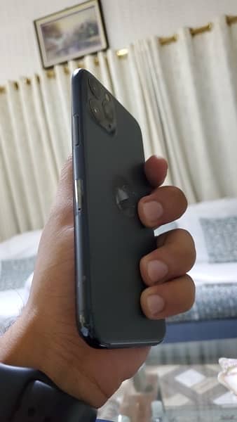 Iphone 11 pro 64 gb pta approved 3