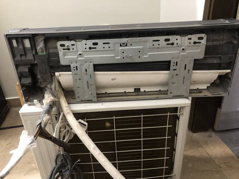 Gree inverter 1 ton latest model like new 2