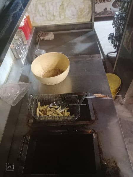 fries or zinger burger install available for sale 2 fryer 1 hot plate 5