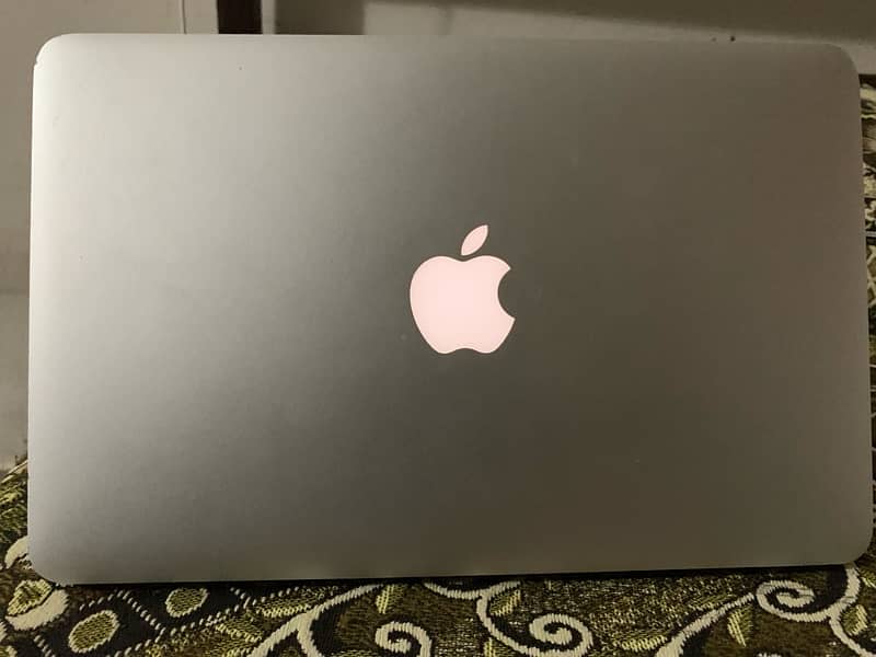 Apple MacBook Air (Mid-2013) 0