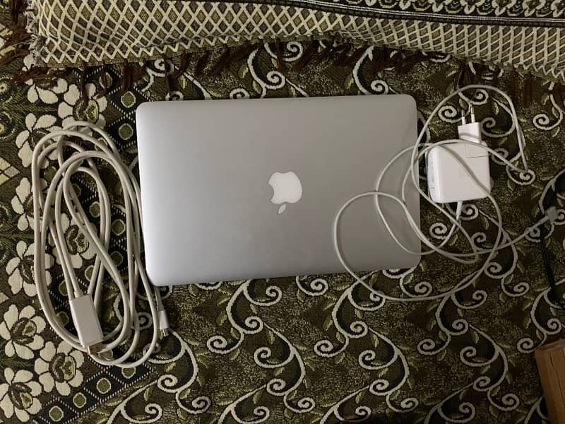 Apple MacBook Air (Mid-2013) 2