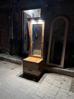 Dressing mirror with drawers