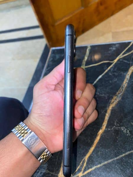 Iphone 11 black pta approved 4