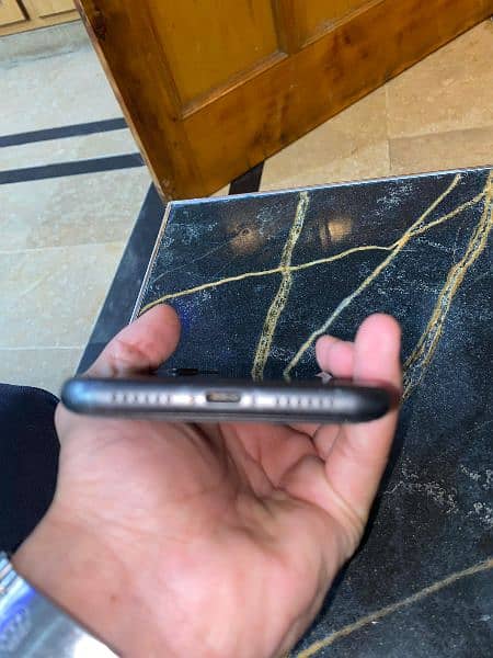 Iphone 11 black pta approved 8