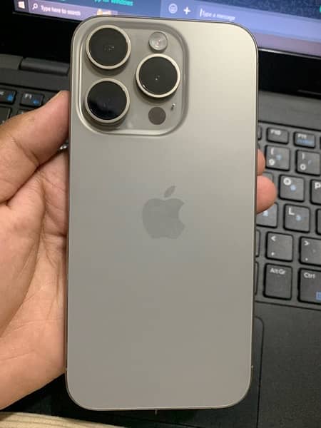 Iphone 15 pro natural Titanium 0