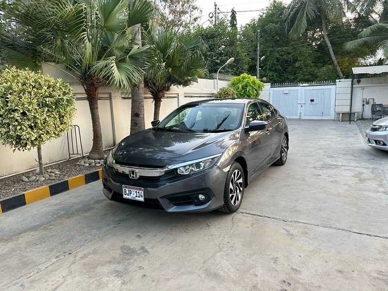 Honda Civic 2017 Vti Oriel Prosmatec NAV 36000km Original Brand New 4