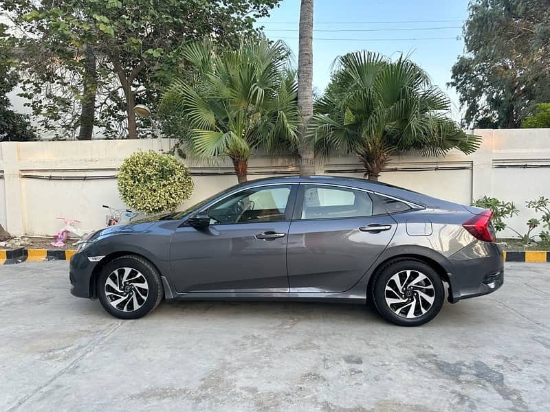 Honda Civic 2017 Vti Oriel Prosmatec NAV 36000km Original Brand New 5