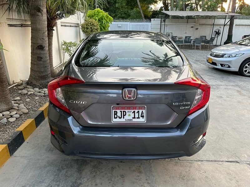 Honda Civic 2017 Vti Oriel Prosmatec NAV 36000km Original Brand New 10