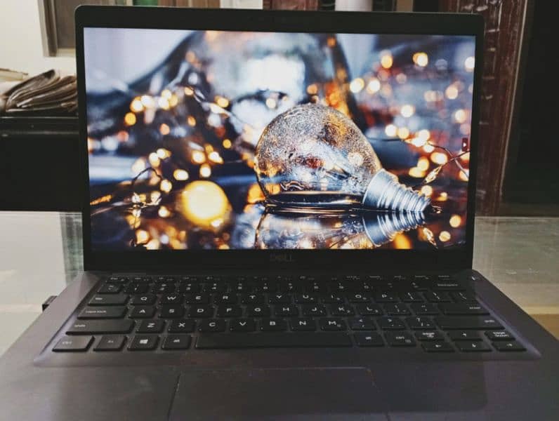 Dell Latitude 5400-ultra Slim, Bezel-Less Display 2