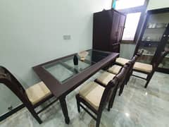 dinning table with 6 chairs 0