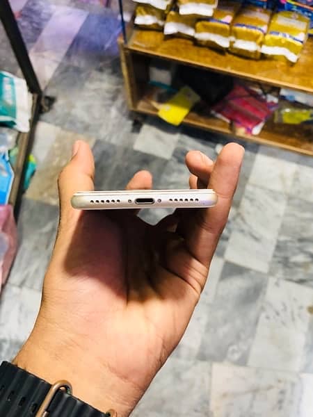 iPhone 7 pta approved 128 gb 4