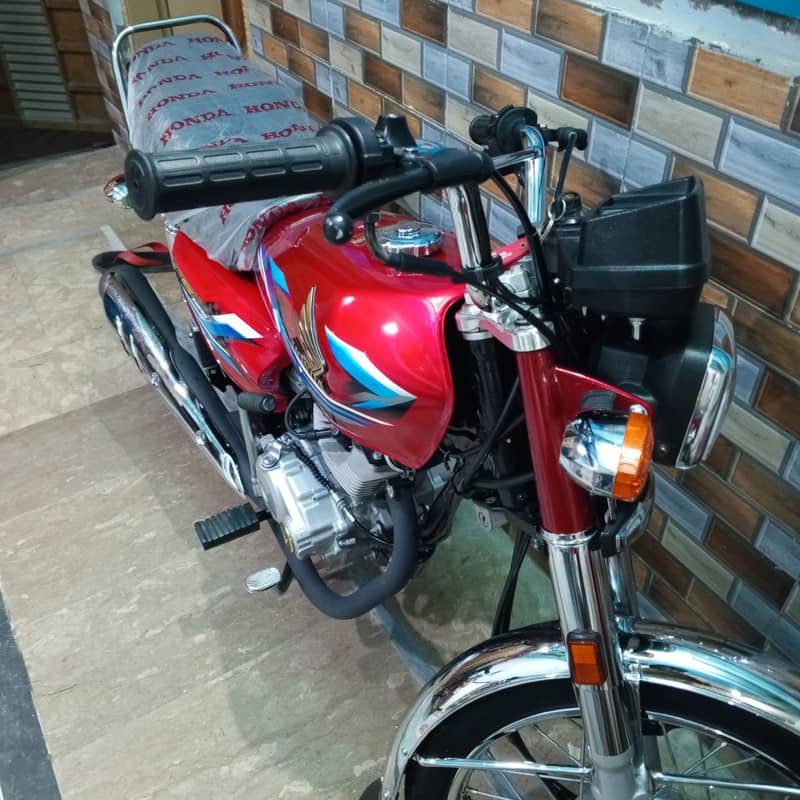 Honda 125 Urgent sale Showroom condition 10/10 0