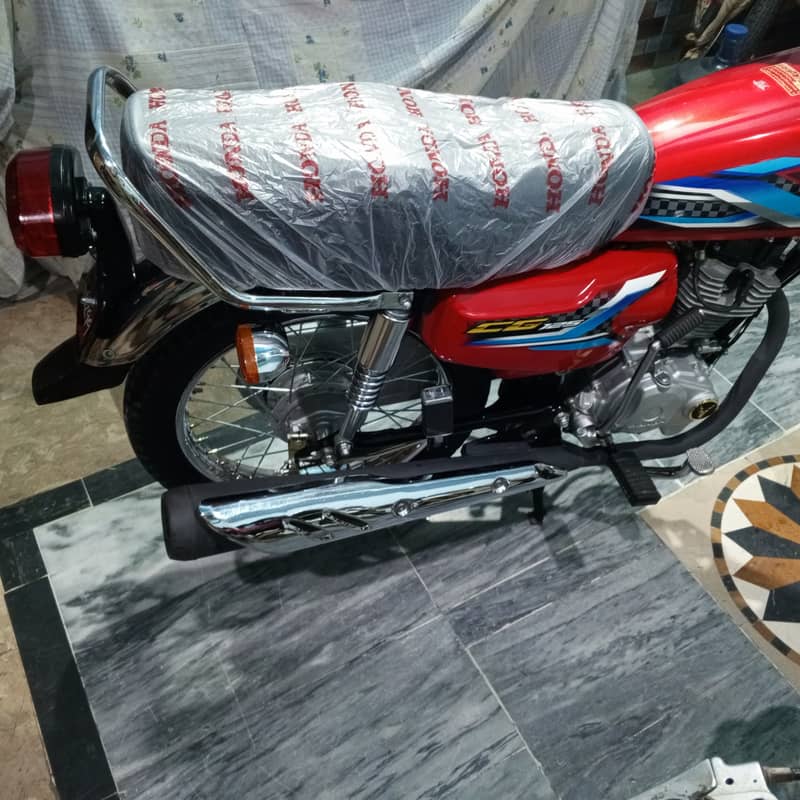 Honda 125 Urgent sale Showroom condition 10/10 4