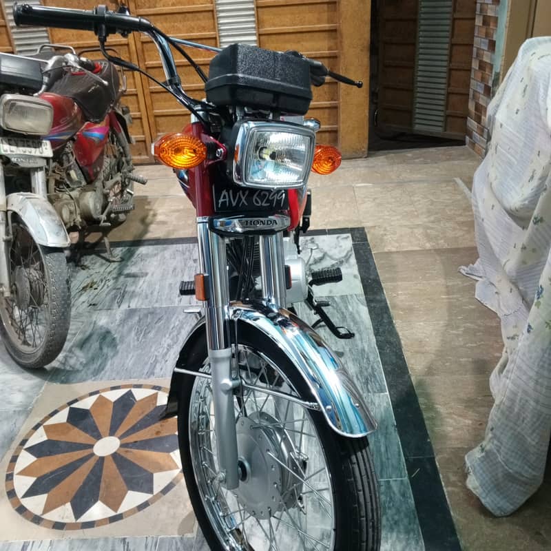 Honda 125 Urgent sale Showroom condition 10/10 7