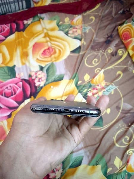 iPhone 11 Pro Max (Non PTA) 4