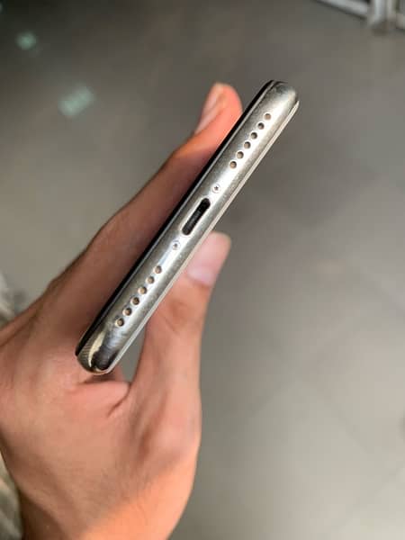 iPhone X 64GB Non PTA Factory Unlocked 15