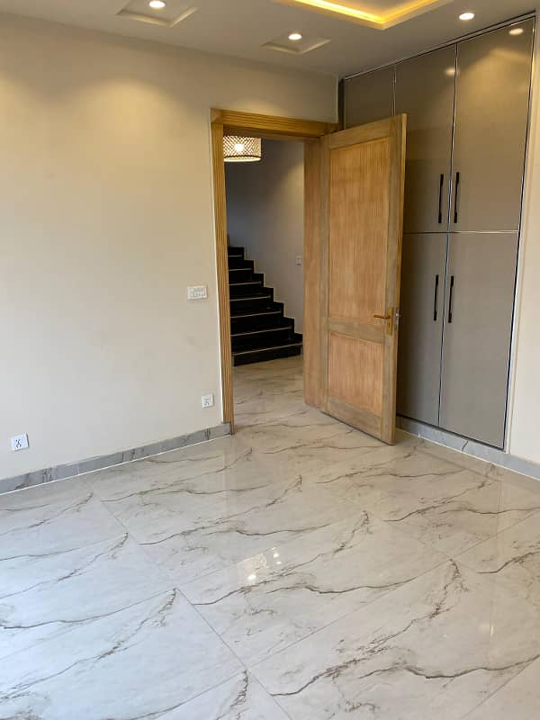 10 Marla Like brand New Upper Portion For Rent Bahria Town Lahore Prime Location 9