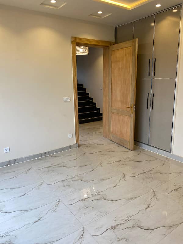 10 Marla Like brand New Upper Portion For Rent Bahria Town Lahore Prime Location 10