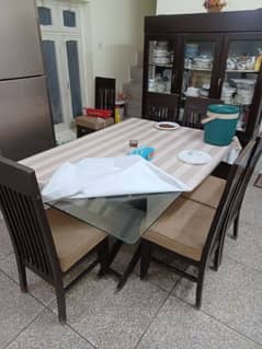 Dining Table for sale in fres condation